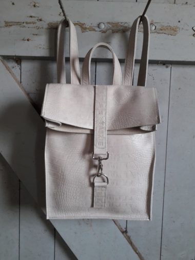LEREN RUGTASZIE LICHTBEIGE KROKO 35x28x9 CM