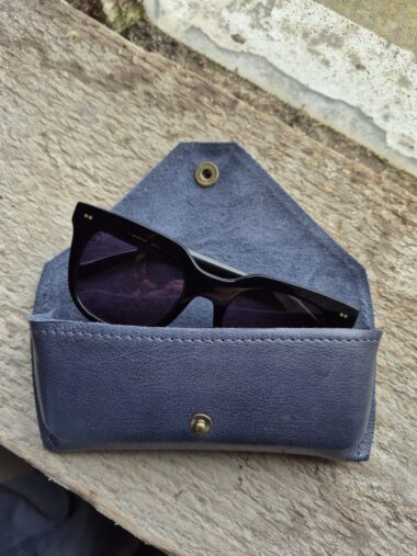 ZONNEBRIL HOESJE DONKERBLAUW