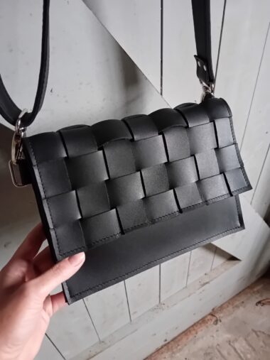 LEREN SCHOUDERTAS BRAIDED BLACK BAG