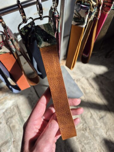 SLEUTELHANGER BRUIN/NIKKEL