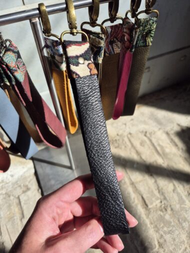 SLEUTELHANGER ZWART/BRONS
